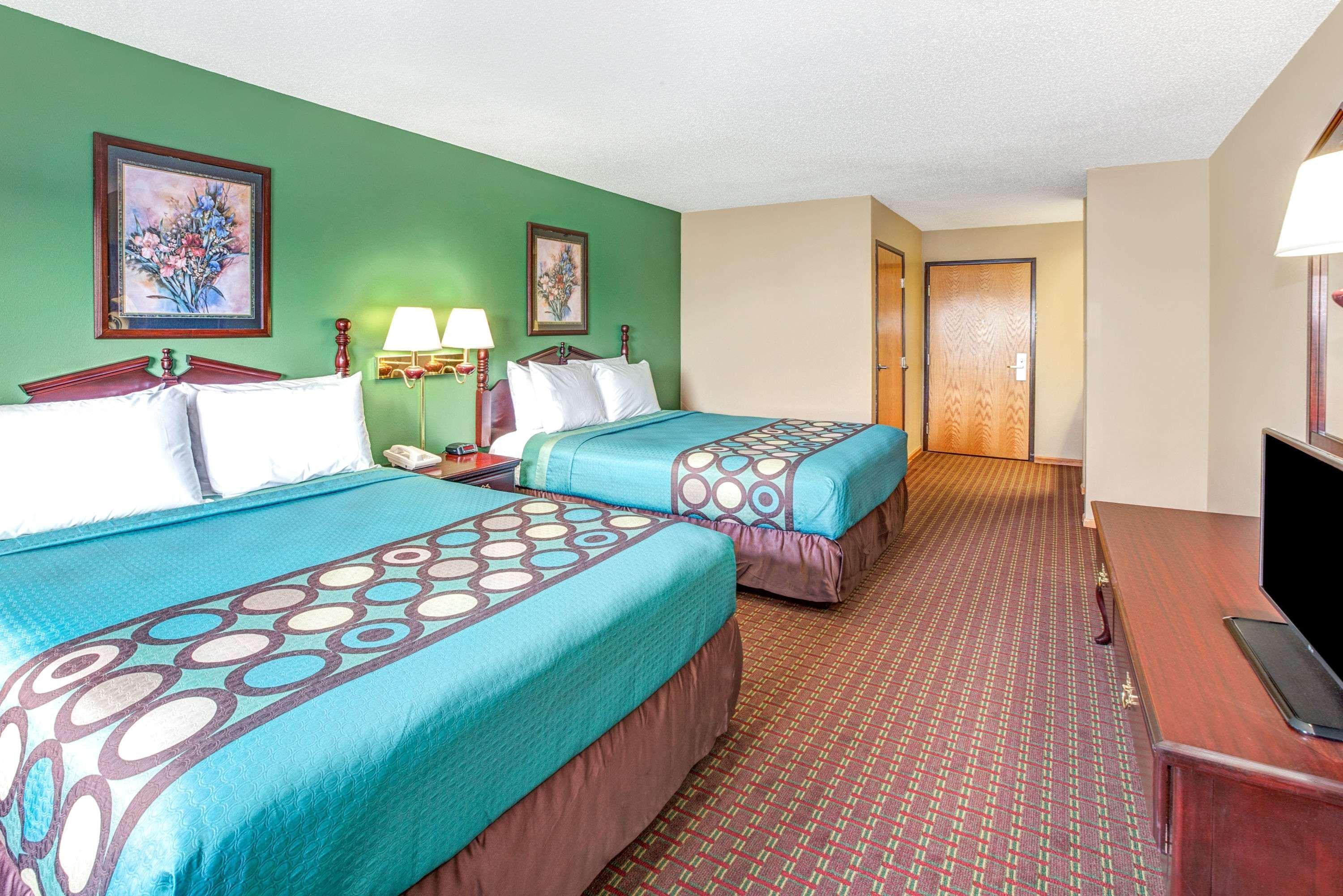 Super 8 By Wyndham Mchenry Fox Lake Area Exterior foto