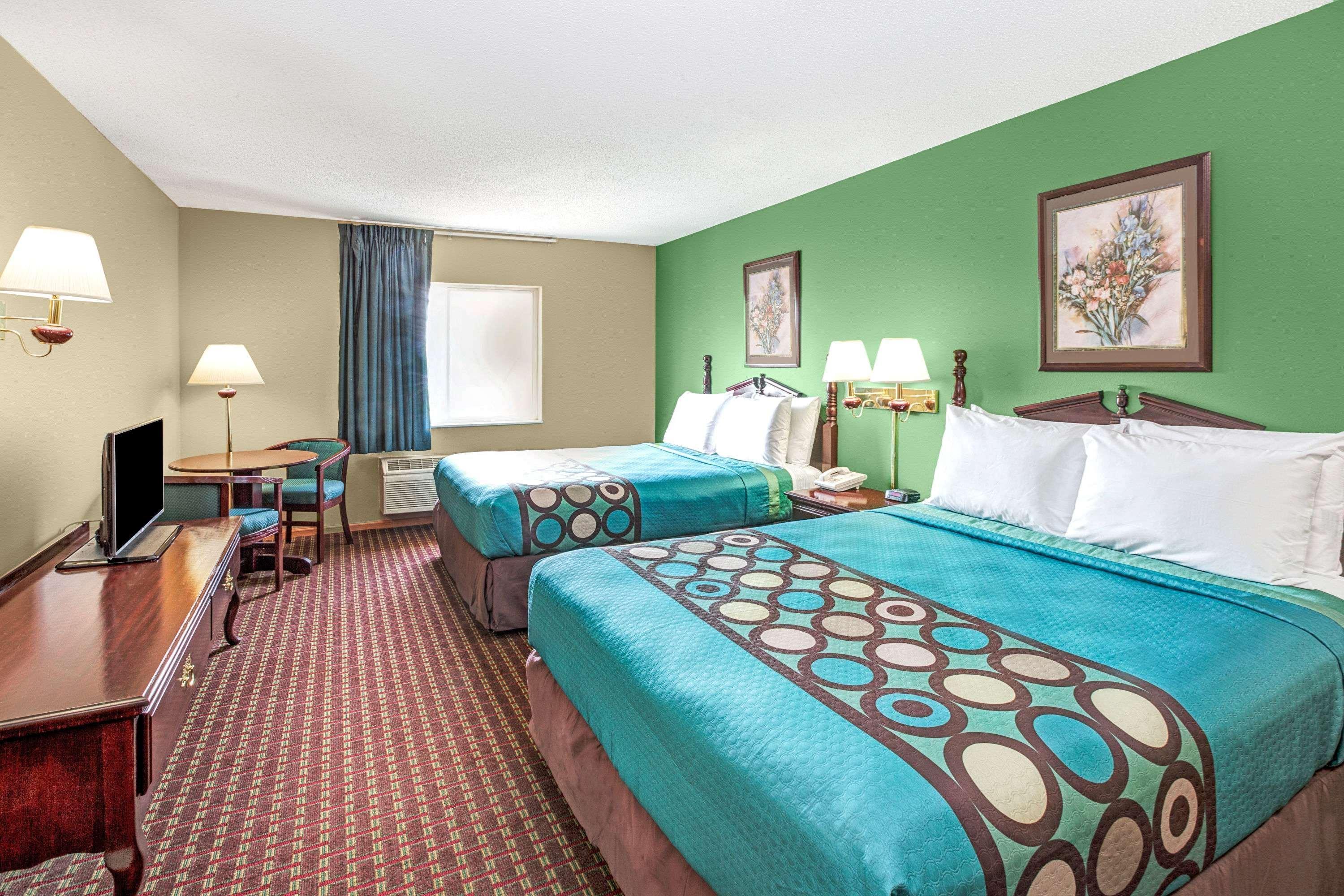 Super 8 By Wyndham Mchenry Fox Lake Area Exterior foto