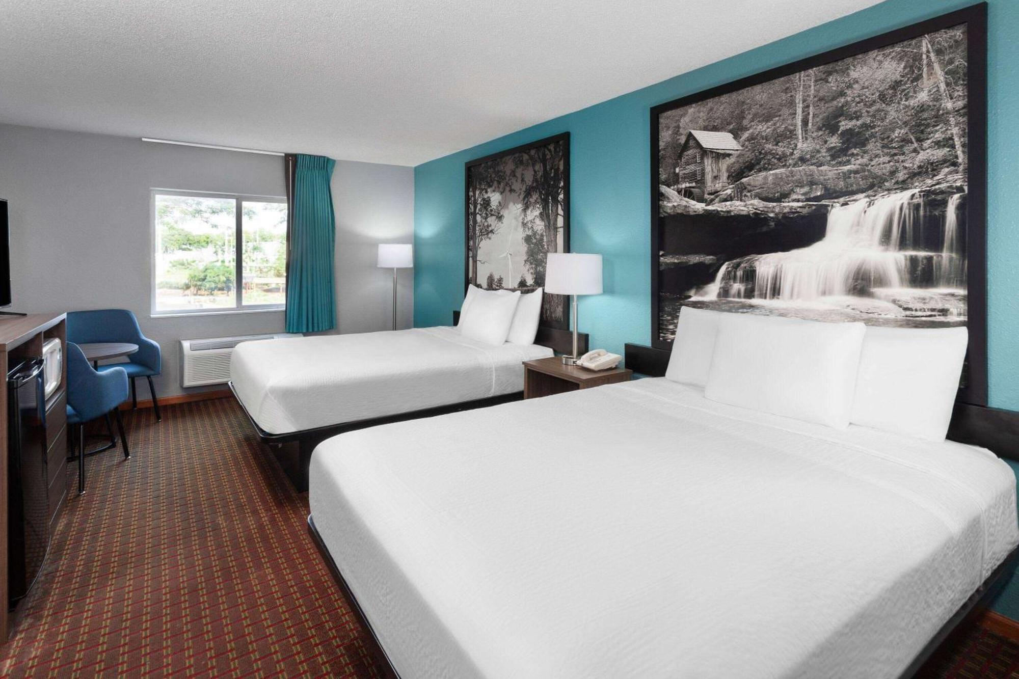 Super 8 By Wyndham Mchenry Fox Lake Area Exterior foto